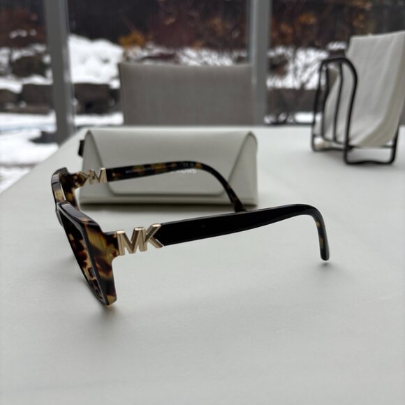 Michael Kors Frames No Lens. Case and clean cloth included - Picture 2 of 4